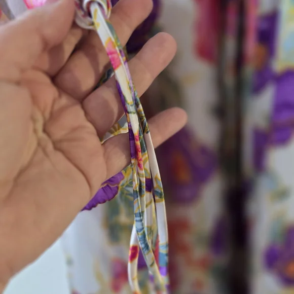 Floral Slip Chemise -👀BUNDLE AND SAVE🥳 - Picture 8 of 9